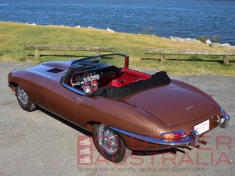 018_1961_Jaguar_E-Type_Series1_FlatFloorRoadster